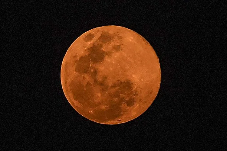 Hunter’s Moon Hiasi Langit 26 Oktober, BMKG Ingatkan Warga Pesisir Waspada Rob